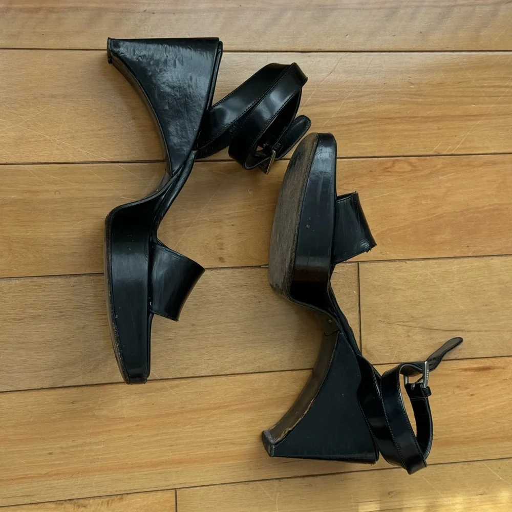 Prada Women's Glossy Black Sandals - Picture 2 of 8